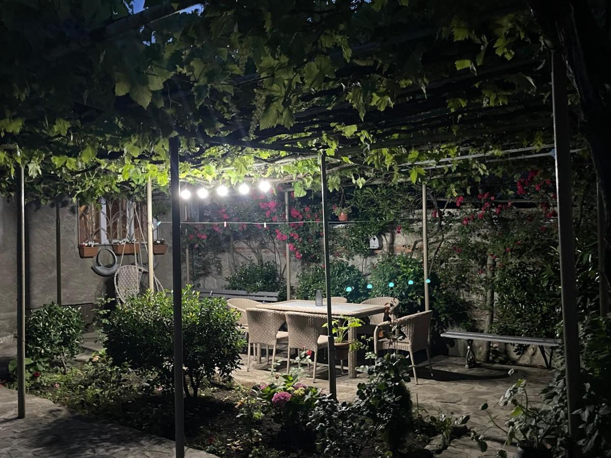Mari Guest House Telavi Eksteriør bilde
