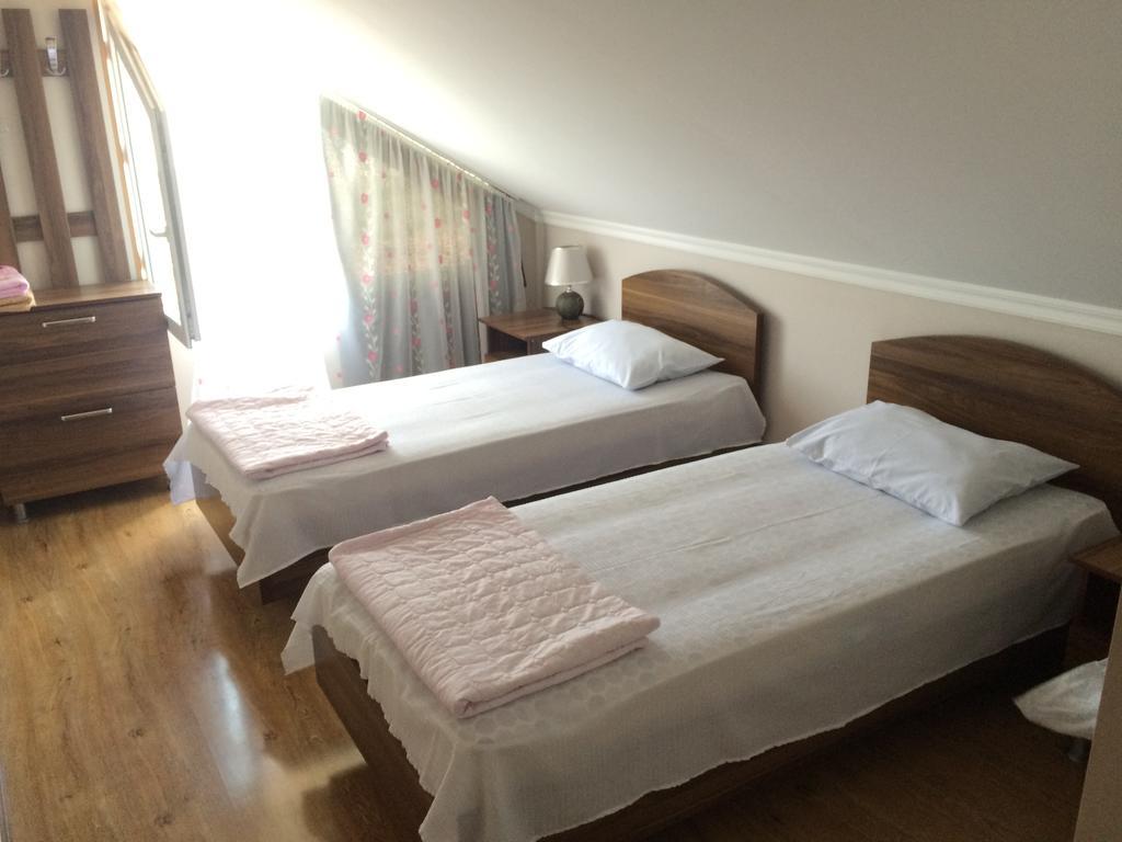 Mari Guest House Telavi Eksteriør bilde
