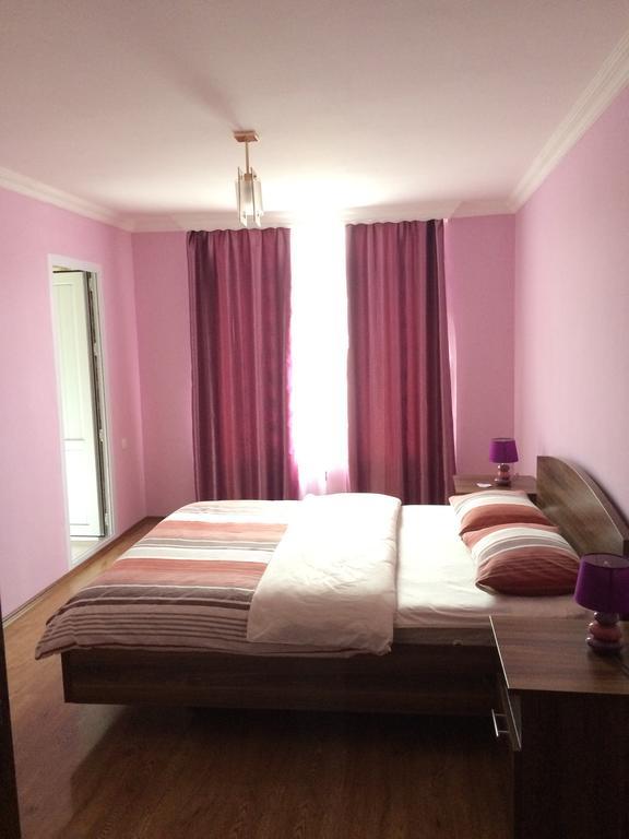 Mari Guest House Telavi Eksteriør bilde
