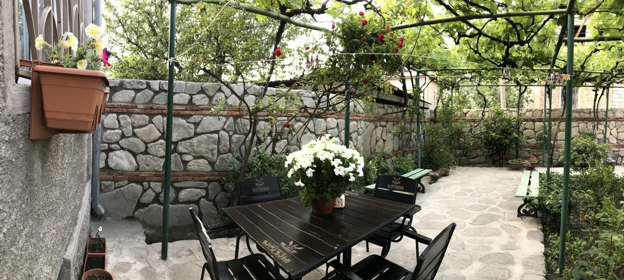 Mari Guest House Telavi Eksteriør bilde